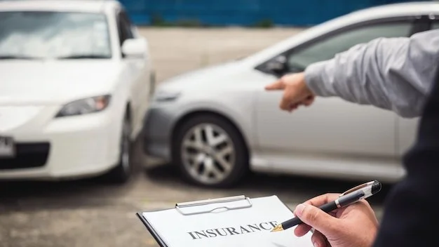 Cropped hand of insurance agent by customer gesturing at car